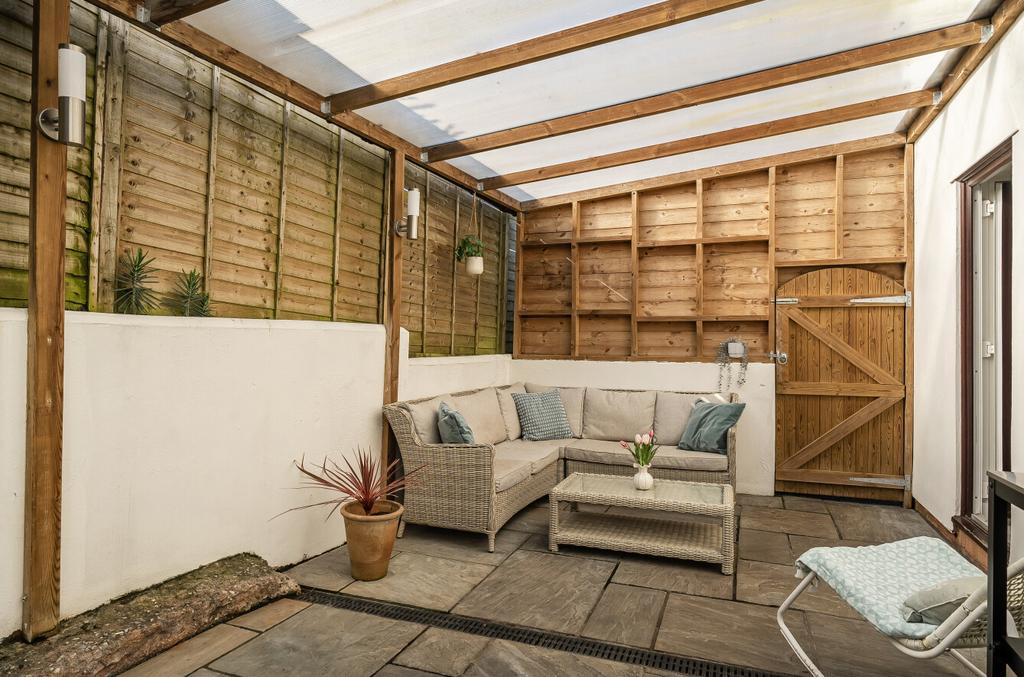 Bbq/Sitting Area