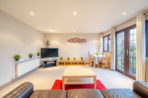 2 bedroom flat to rent, Finchley Road London NW11