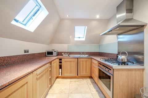 2 bedroom flat to rent, Finchley Road London NW11