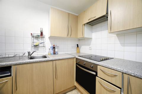 2 bedroom flat to rent, Fountain Court, 2 Lafone Street, London, SE1