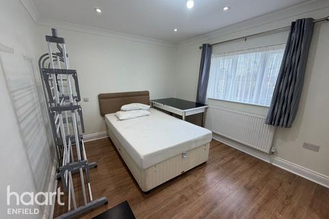 1 bedroom in a house share to rent, Gospatrick Road, LONDON