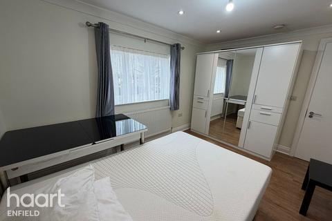 1 bedroom in a house share to rent, Gospatrick Road, LONDON
