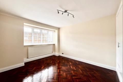 undefined, North Parade, Chessington, Surrey. KT9 1QN