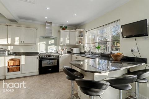 4 bedroom end of terrace house for sale, Studley Drive, ILFORD