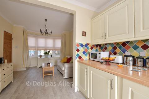 3 bedroom terraced house for sale, Haigville Gardens, Ilford, Essex