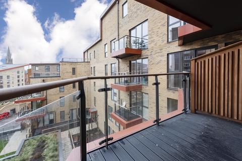2 bedroom flat to rent, Guildford House, Tollgate Gardens, NW6