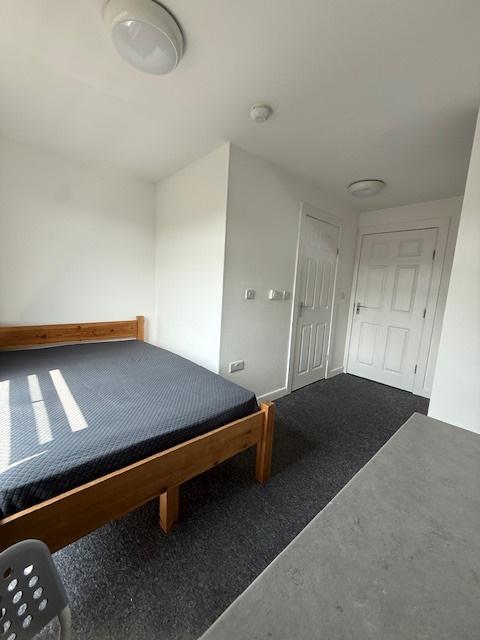 Room A (£625pcm)