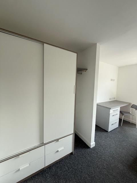 Room A (£625pcm)