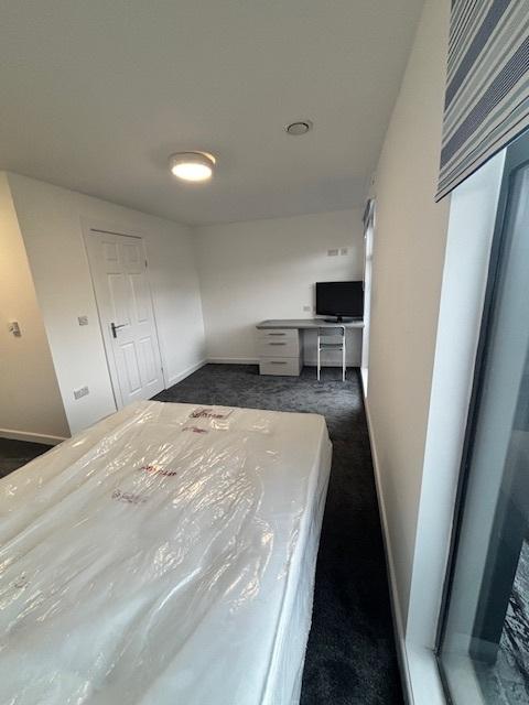 Deluxe Room B (£750pcm)