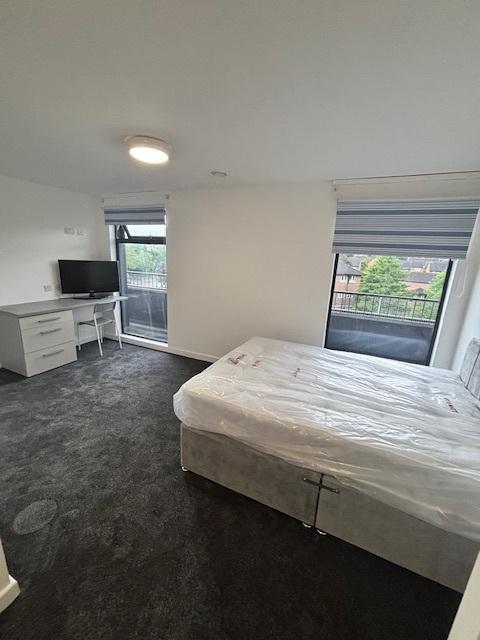 Deluxe Room B (£750pcm)