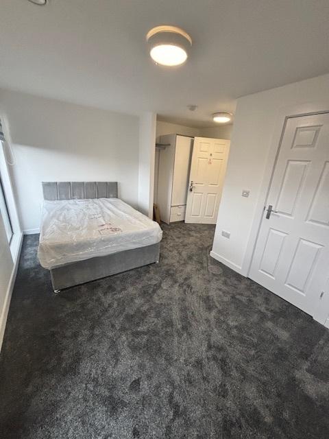 Deluxe Room B (£750pcm)