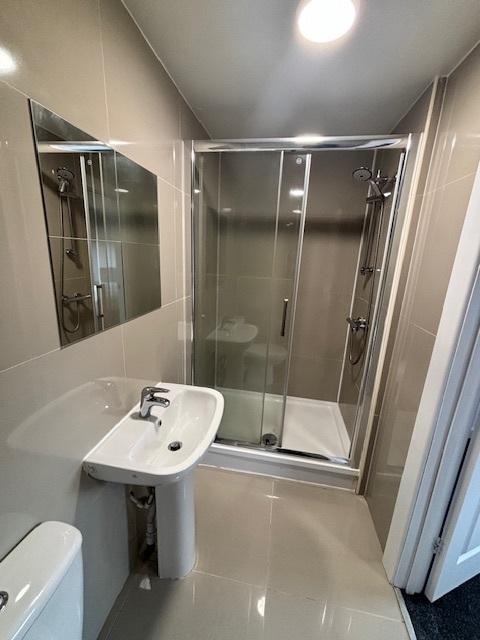 Deluxe Room B (£750pcm)