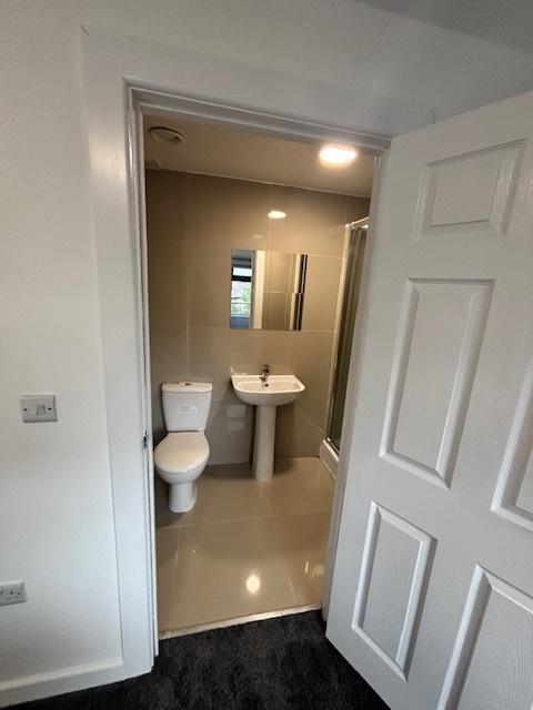 Deluxe Room B (£750pcm)