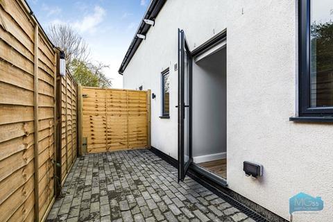 2 bedroom terraced house to rent, Gabriel Mews, London, N10