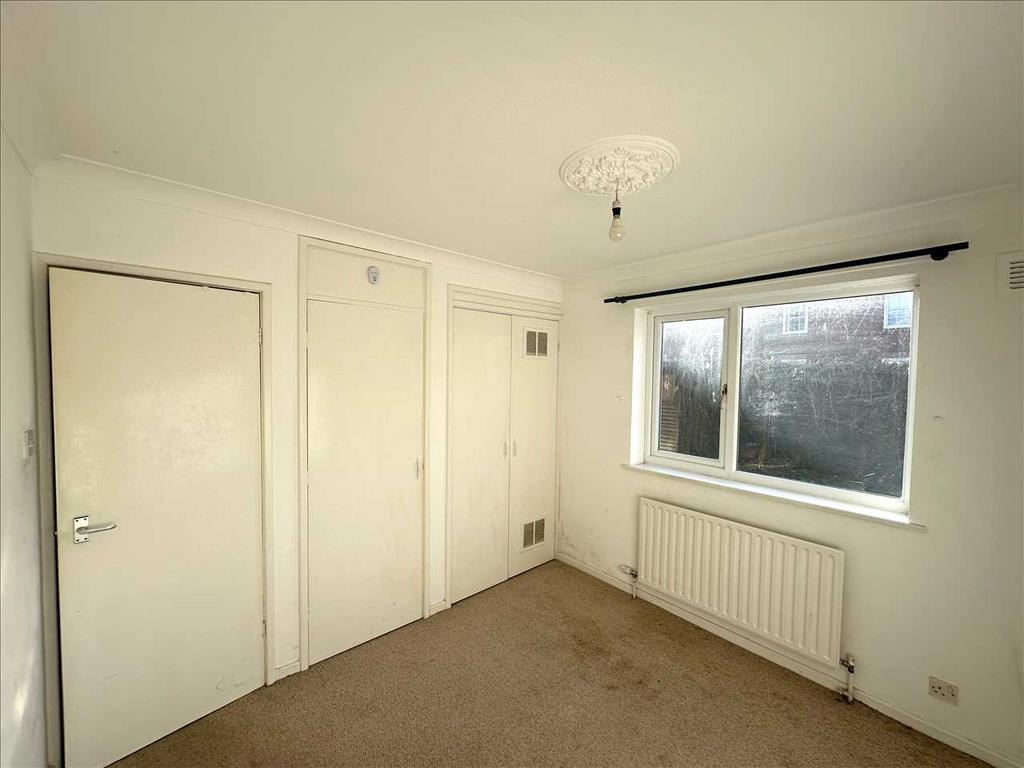 Rear bedroom 2: