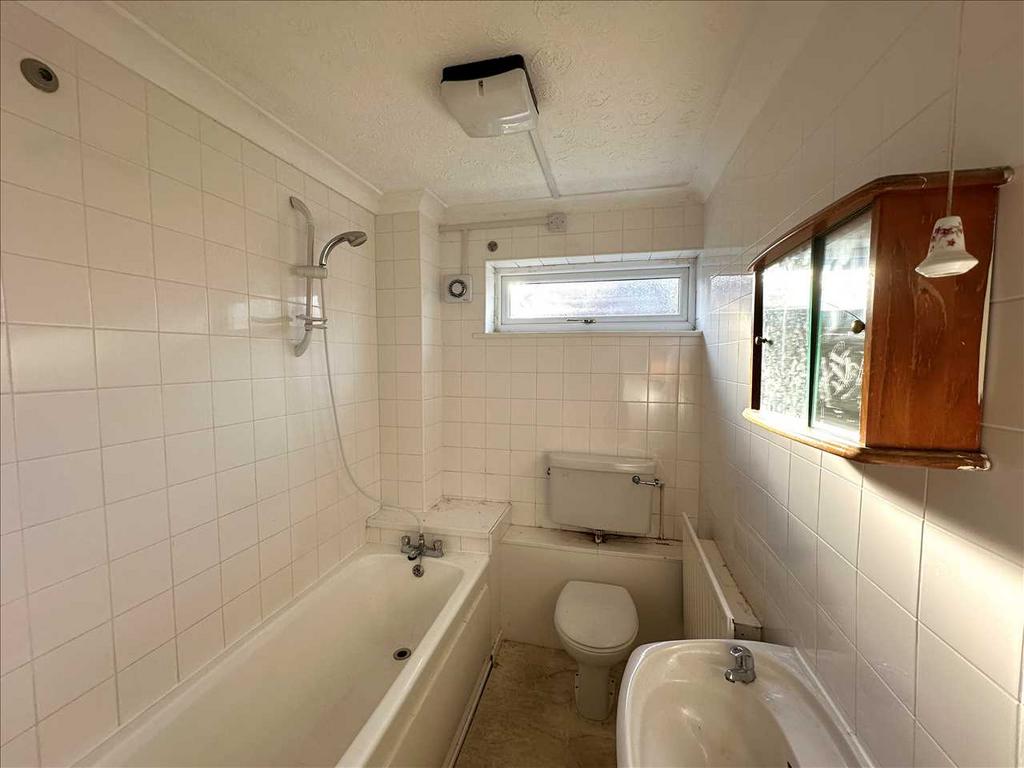 Family bathroom: