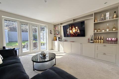 3 bedroom end of terrace house for sale, Nash Gardens, Wollaston