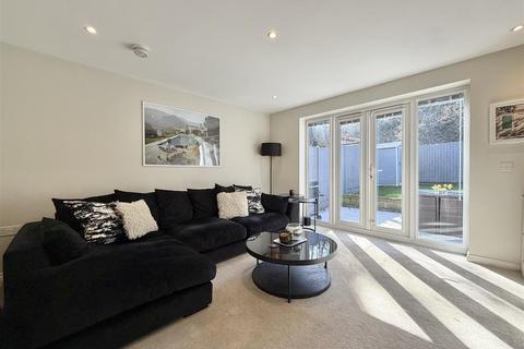 3 bedroom end of terrace house for sale, Nash Gardens, Wollaston