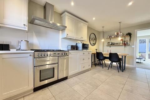 3 bedroom end of terrace house for sale, Nash Gardens, Wollaston