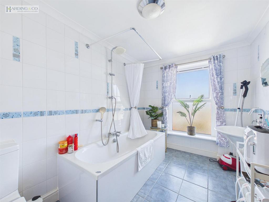 Bathroom .1.jpg