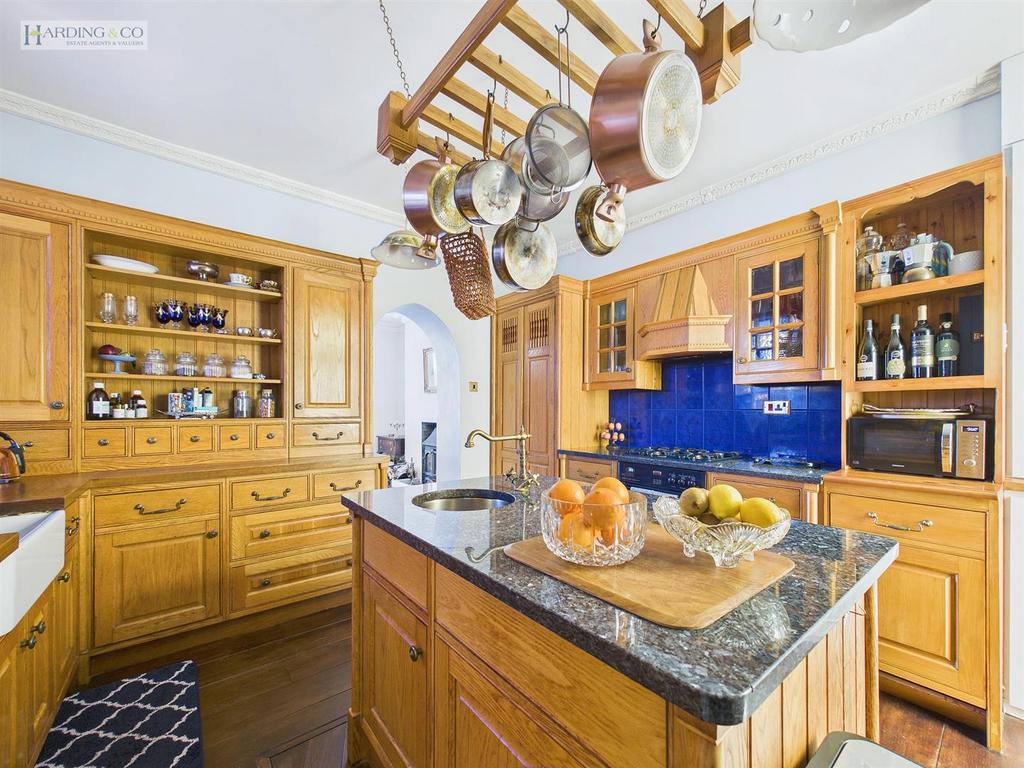 Kitchen .2.jpg