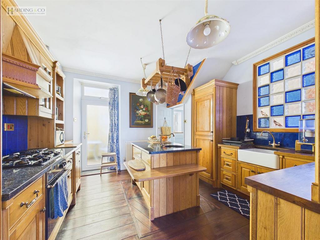 Kitchen .1.jpg