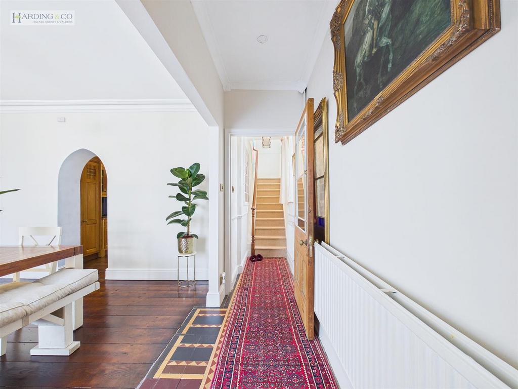 Hallway .1.jpg