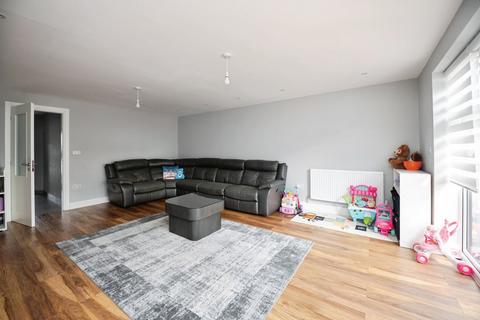 4 bedroom terraced house for sale, Hamilton Drive, Romford, RM3