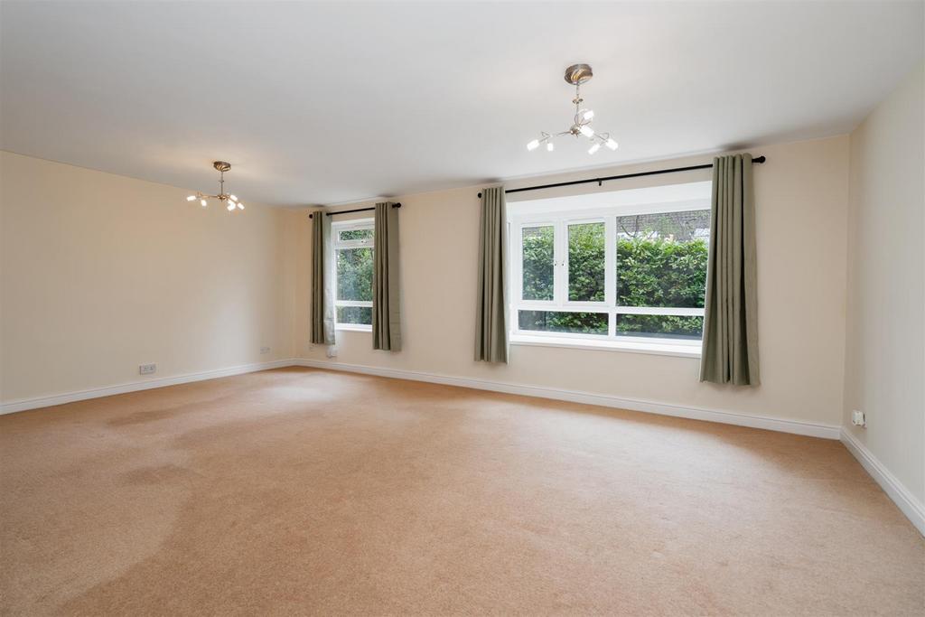 46 White House Way 2.jpg