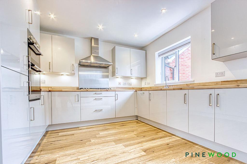 Kitchen/diner/sitting room