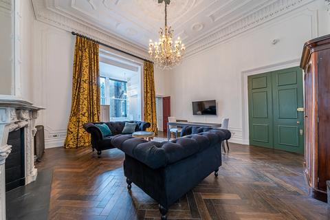 Studio to rent, Queen'S Gate London SW7