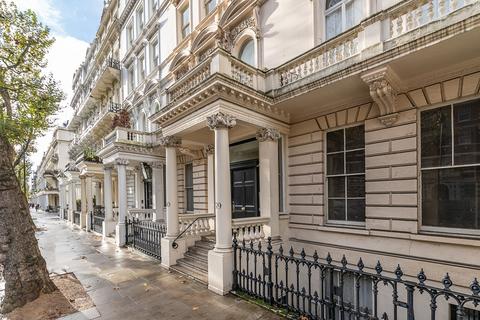 Studio to rent, Queen'S Gate London SW7