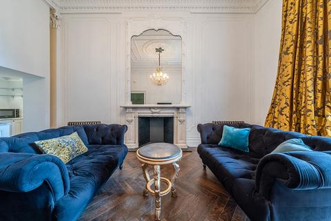 Studio to rent, Queen'S Gate London SW7