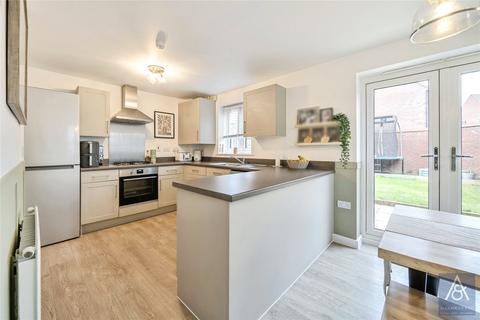 4 bedroom semi-detached house for sale, Uttoxeter Way, Northamptonshire NN12