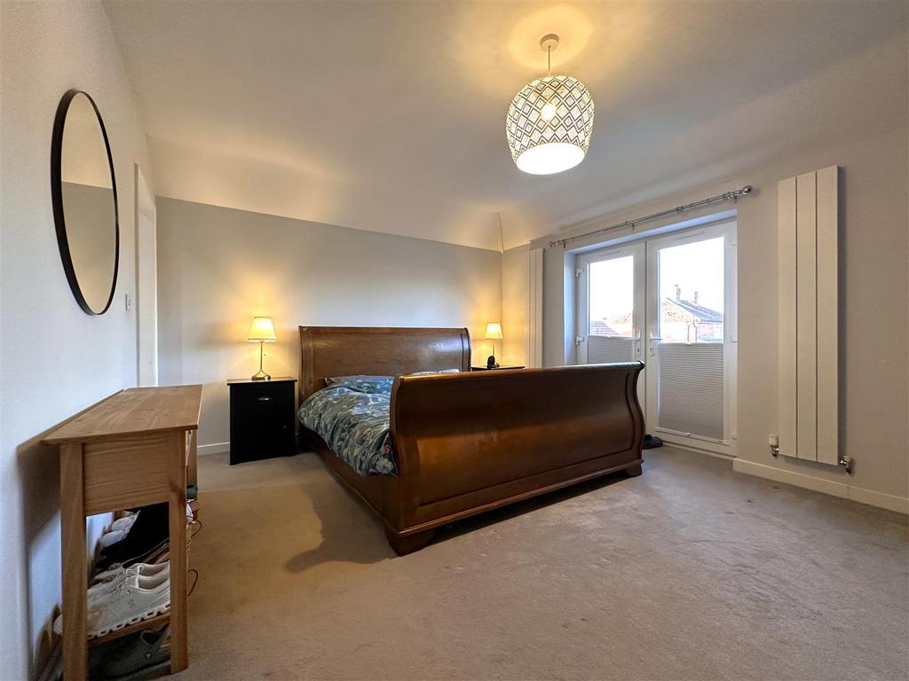Master Bedroom 933