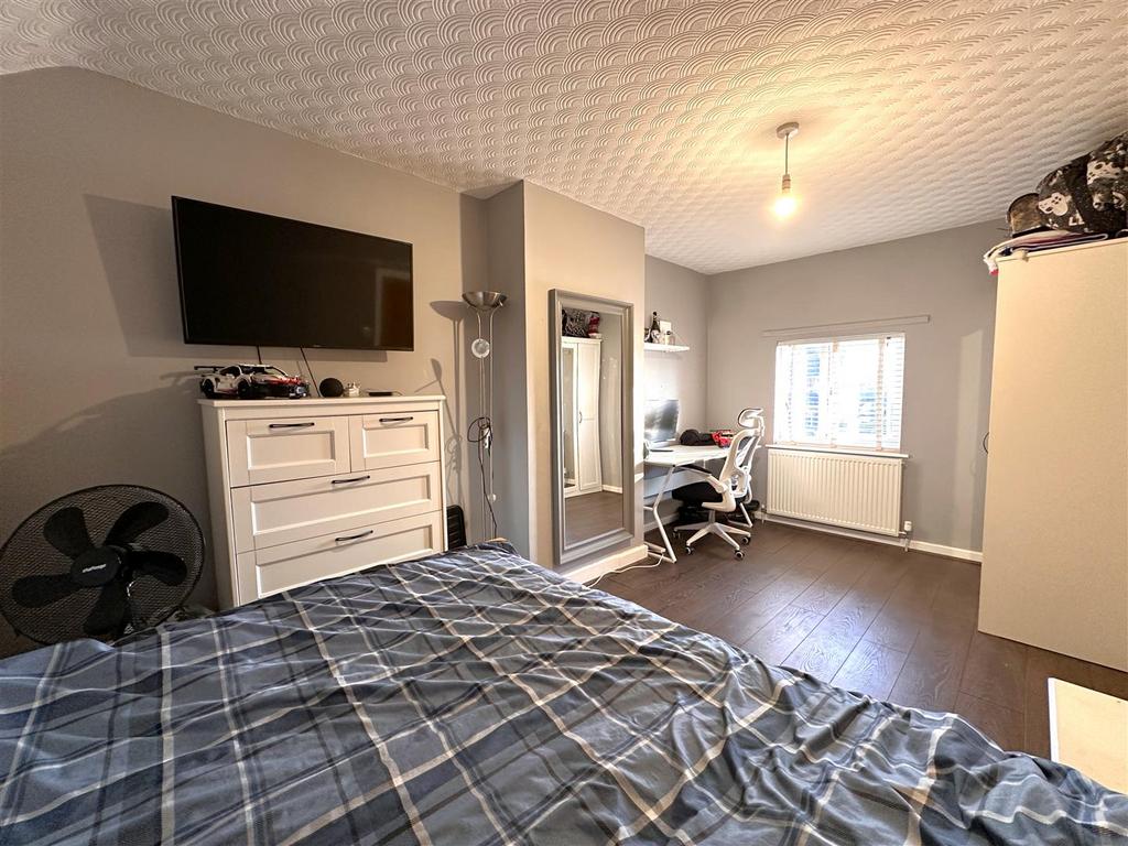 Second Bedroom 909