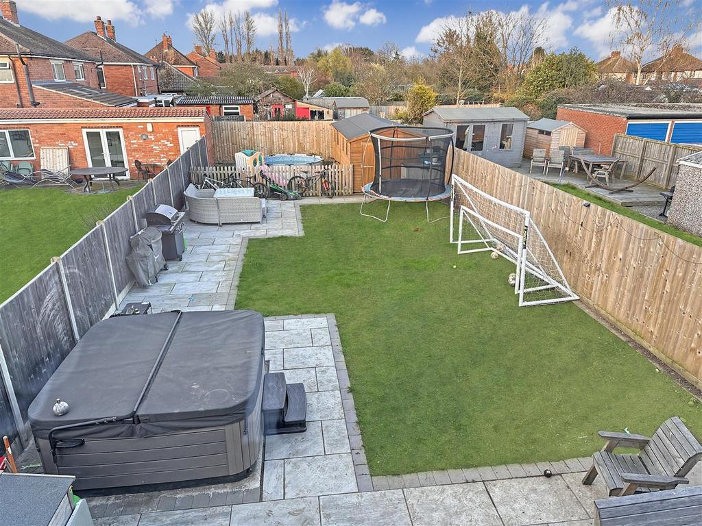 Large Rear Garden 031