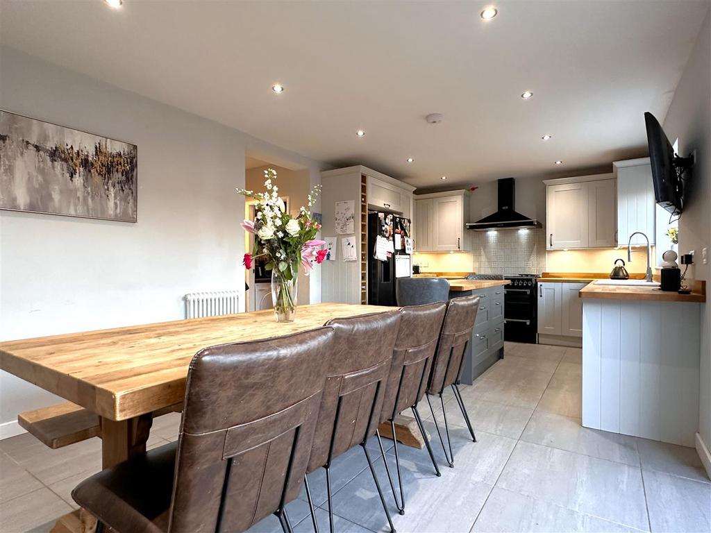 Stylish Dining Kitchen 018