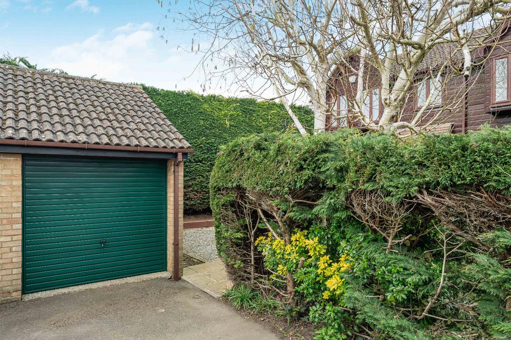 Drive & Garage