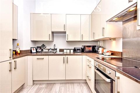 2 bedroom flat to rent, Victoria Avenue, SS2
