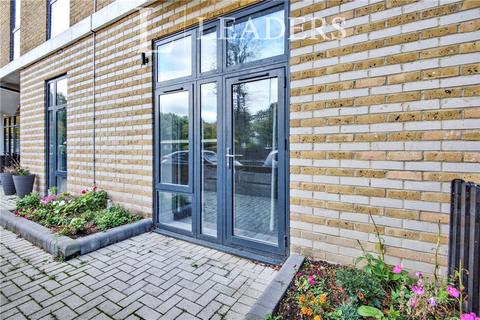 2 bedroom flat to rent, Victoria Avenue, SS2