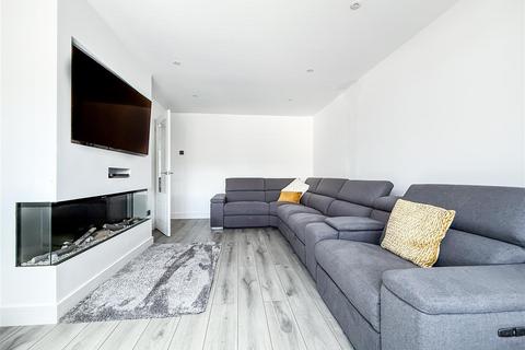 6 bedroom semi-detached house for sale, Orchard Grove, Portchester