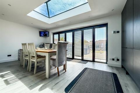 6 bedroom semi-detached house for sale, Orchard Grove, Portchester