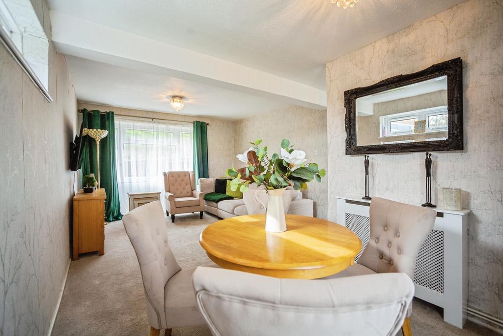 Lounge/Dining Room