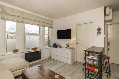 1 bedroom flat to rent, Central Hill London SE19