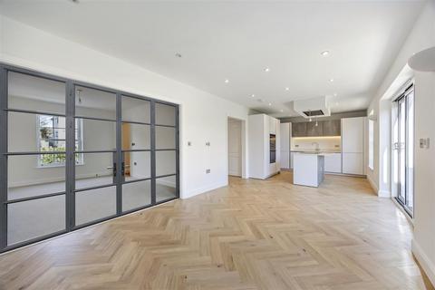 4 bedroom detached house for sale, London Road, Charlton Kings, Cheltenham
