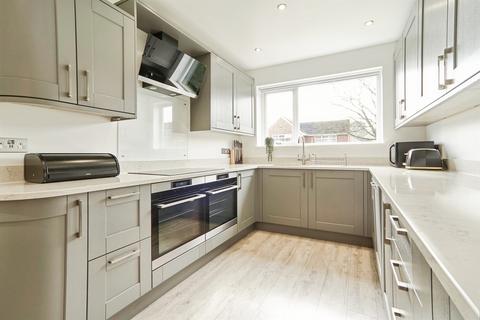 4 bedroom detached house for sale, Hoyle Court Road, Shipley BD17