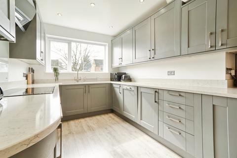 4 bedroom detached house for sale, Hoyle Court Road, Shipley BD17