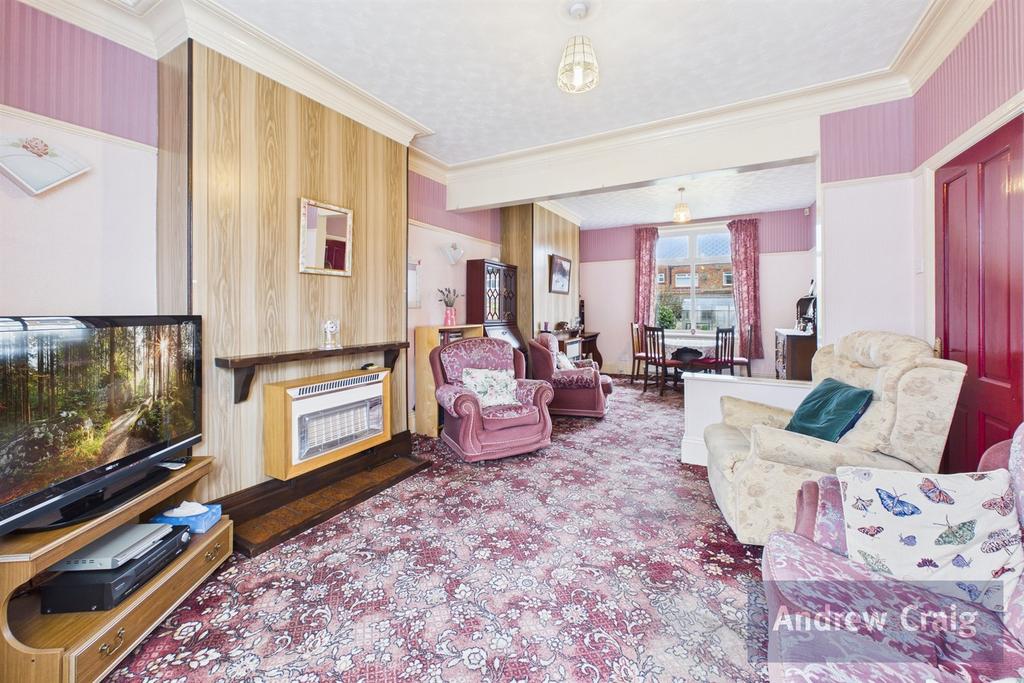 Lounge/Dining Room