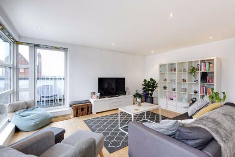 3 bedroom flat to rent, Tiltman Place, London N7